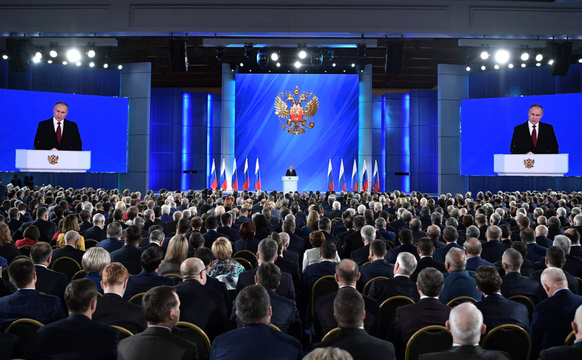 Владимир Путин во время выступления с ежегодным посланием к Федеральному Собранию РФ