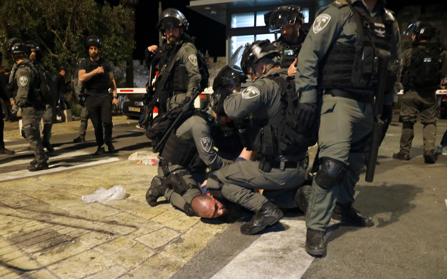 Число пострадавших при столкновениях в Иерусалиме превысило 200 человек