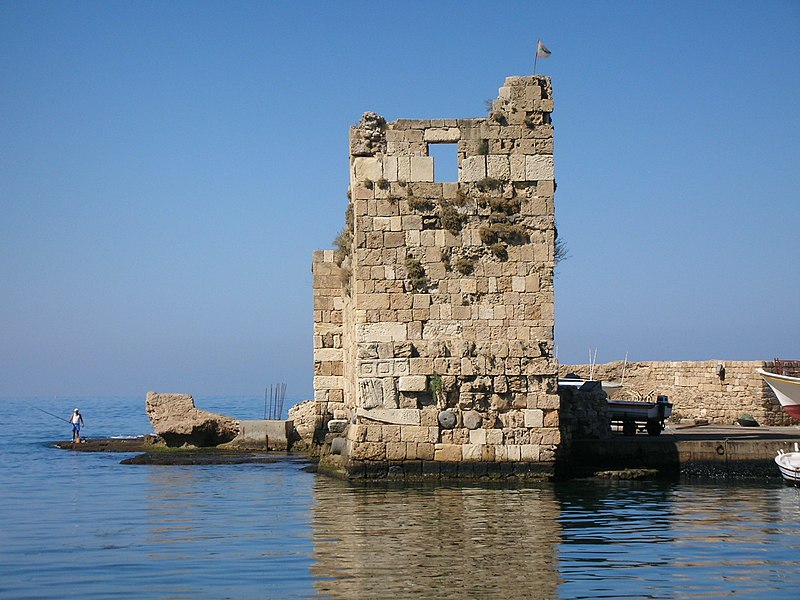 Остатки древнего порта Библос