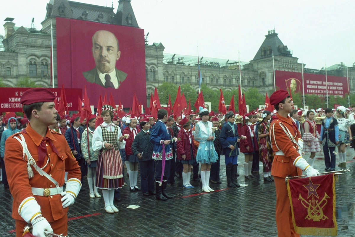 Парад пионеров на Красной площади. 19 мая 1982 года