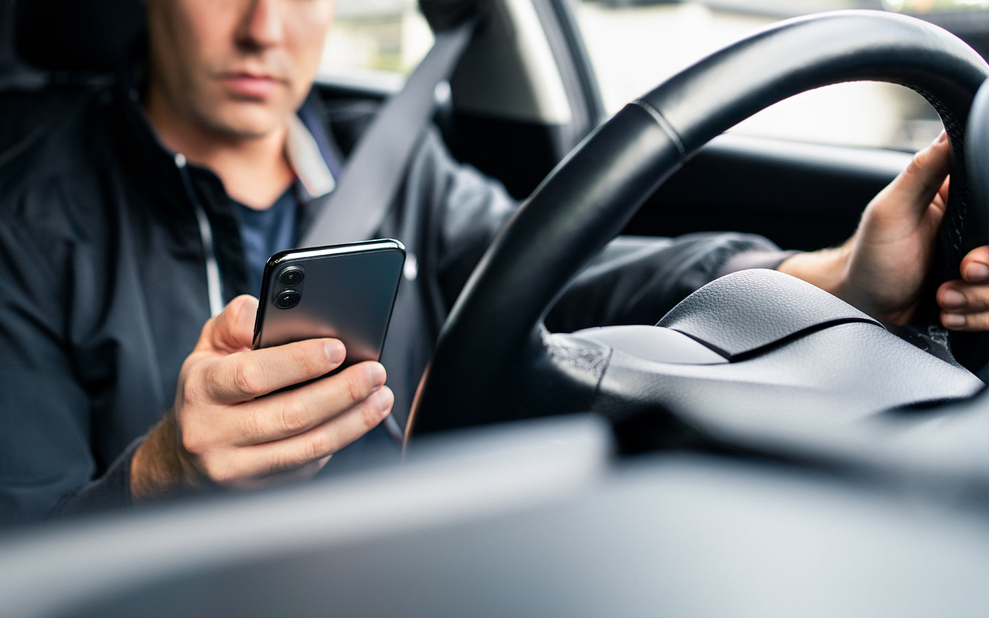 Если оплата парковки произведена, но вы ошиблись, указывая номер автомобиля или/и парковочной зоны, можно попытаться оспорить выписанный штраф