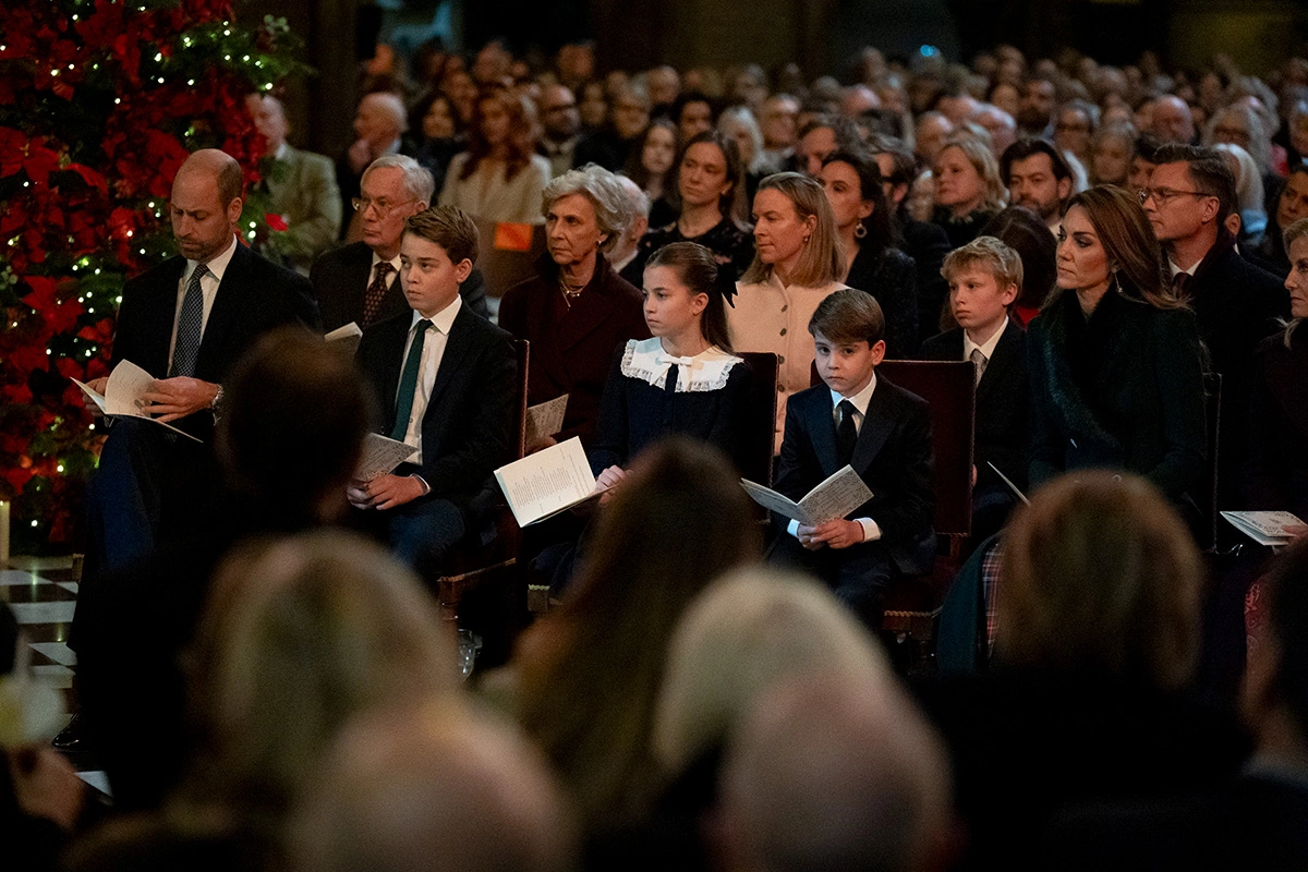 Принц Уэльский, принц Джордж, принцесса Шарлотта, принц Луи и Кэтрин, принцесса Уэльская