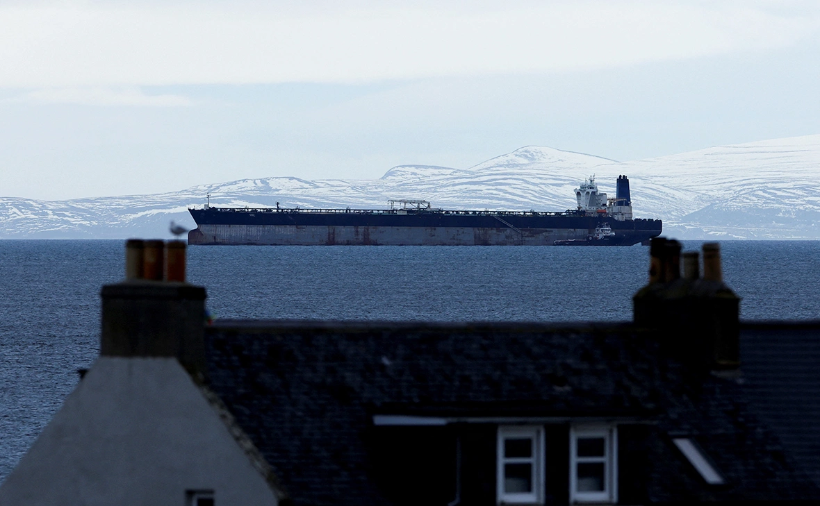 Russell Cheyne / Reuters