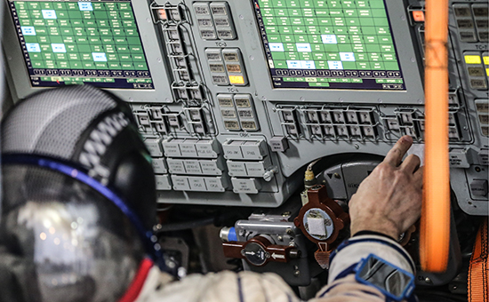 Тренировка членов основного экипажа МКС на тренажере транспортного пилотируемого корабля «Союз ТМА-М» в Центре подготовки космонавтов имени Ю.А. Гагарина в Звездном городке