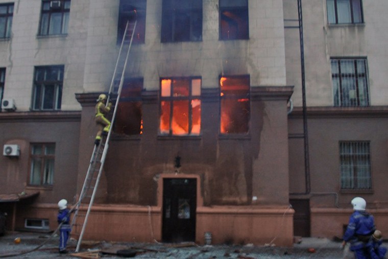 Во время тушения пожара в здании Дома профсоюзов 