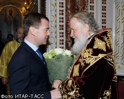 Д.Медведев вместе супругой посетил праздничную литургию в Москве