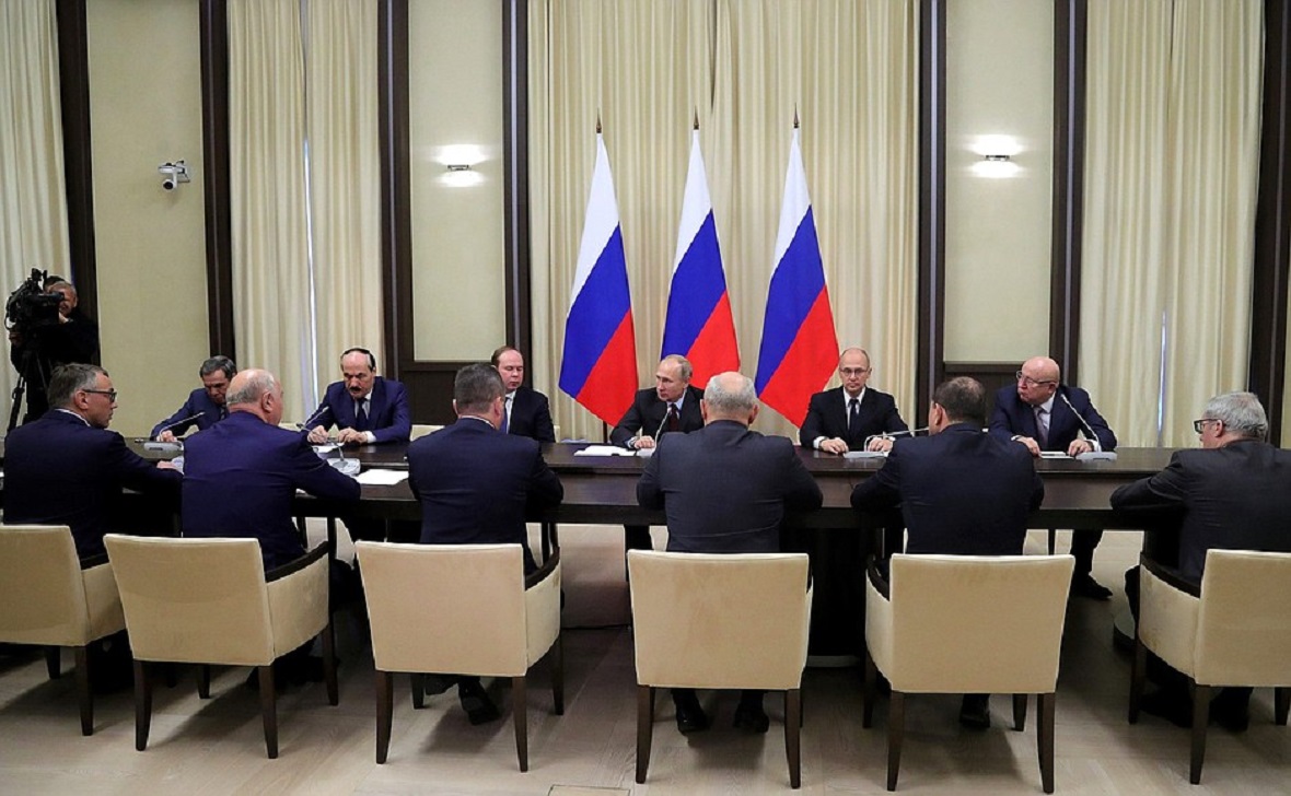 Владимир Путин на встрече с бывшими главами регионов 2 ноября