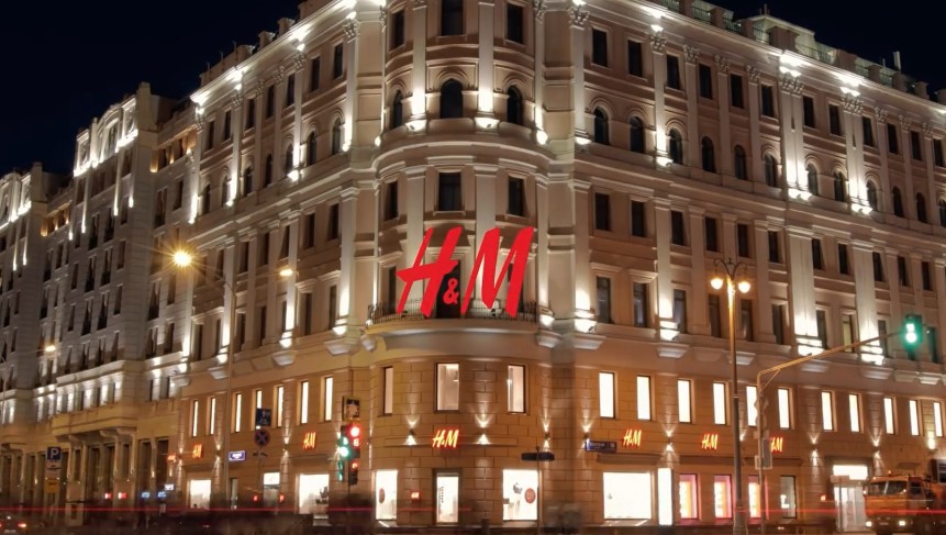 Флагманский магазин H&amp;M на Тверской улице в Москве