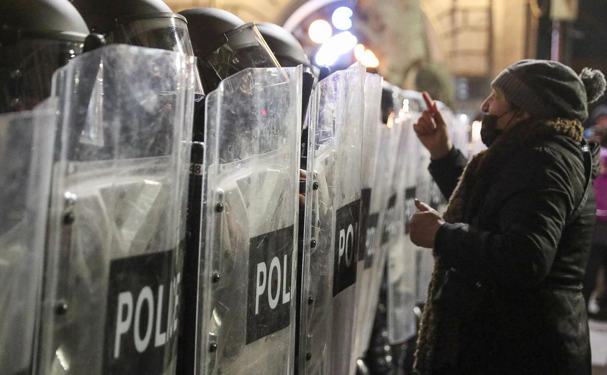 Полиция в Тбилиси применила светошумовые гранаты на акции протеста
