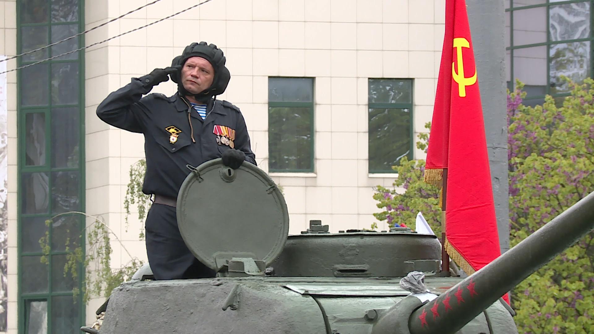 Как прошли парады Победы в городах России. Видео