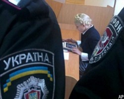 В.Ющенко начал давать показания на суде Ю.Тимошенко