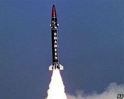 Пакистан испытал новые ракеты, способные нести ядерный заряд