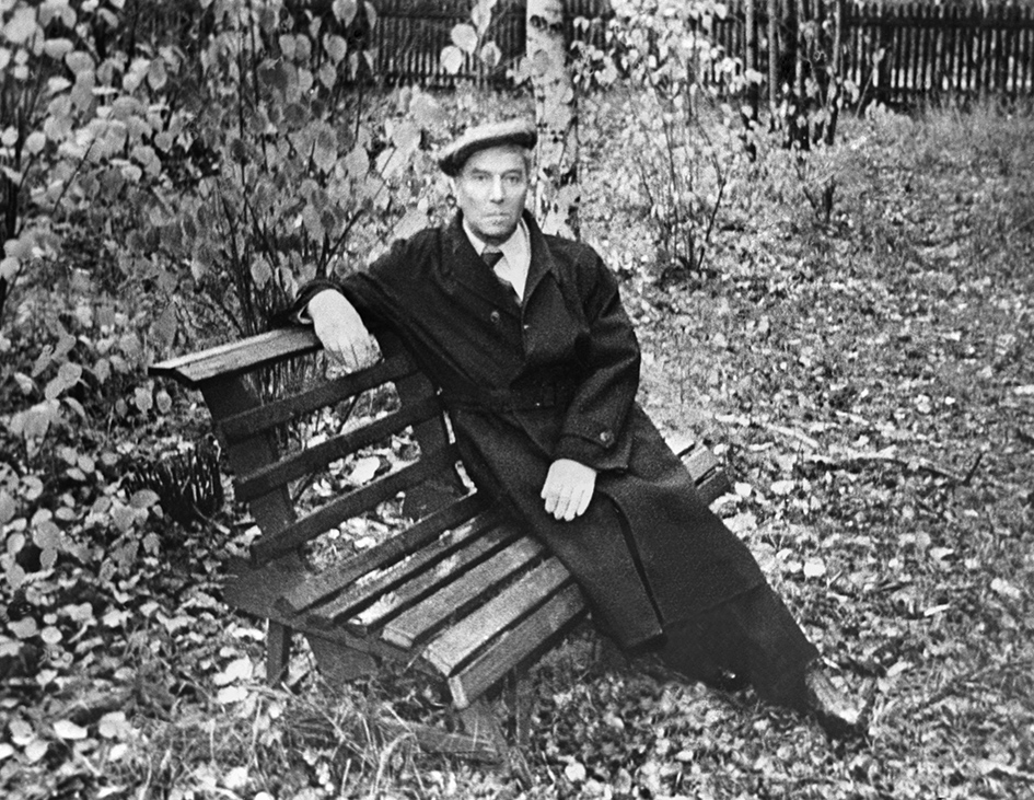 Писатель Борис Пастернак в Переделкине. 1958 год

