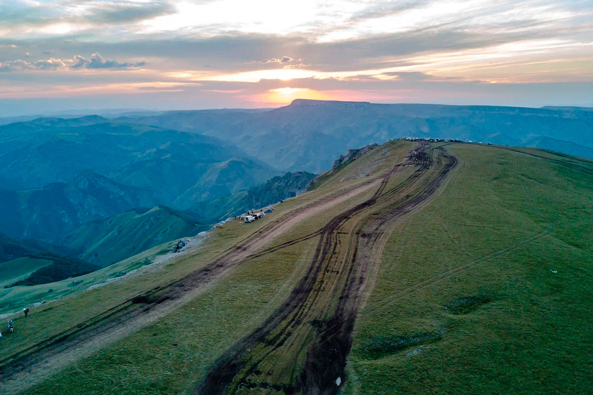 Горы счастья. Экспедиция по Северному Кавказу на Toyota Fortuner