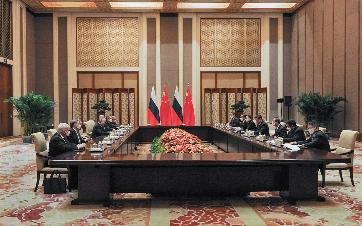Владимир Путин и Си Цзиньпин на российско-китайских переговорах в государственной резиденции Дяоюйтай, Пекин