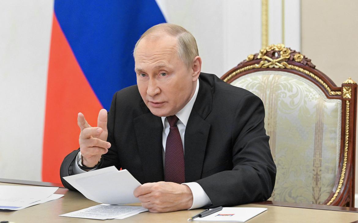 Путин продлил ограничения на сделки с недружественными иностранцами