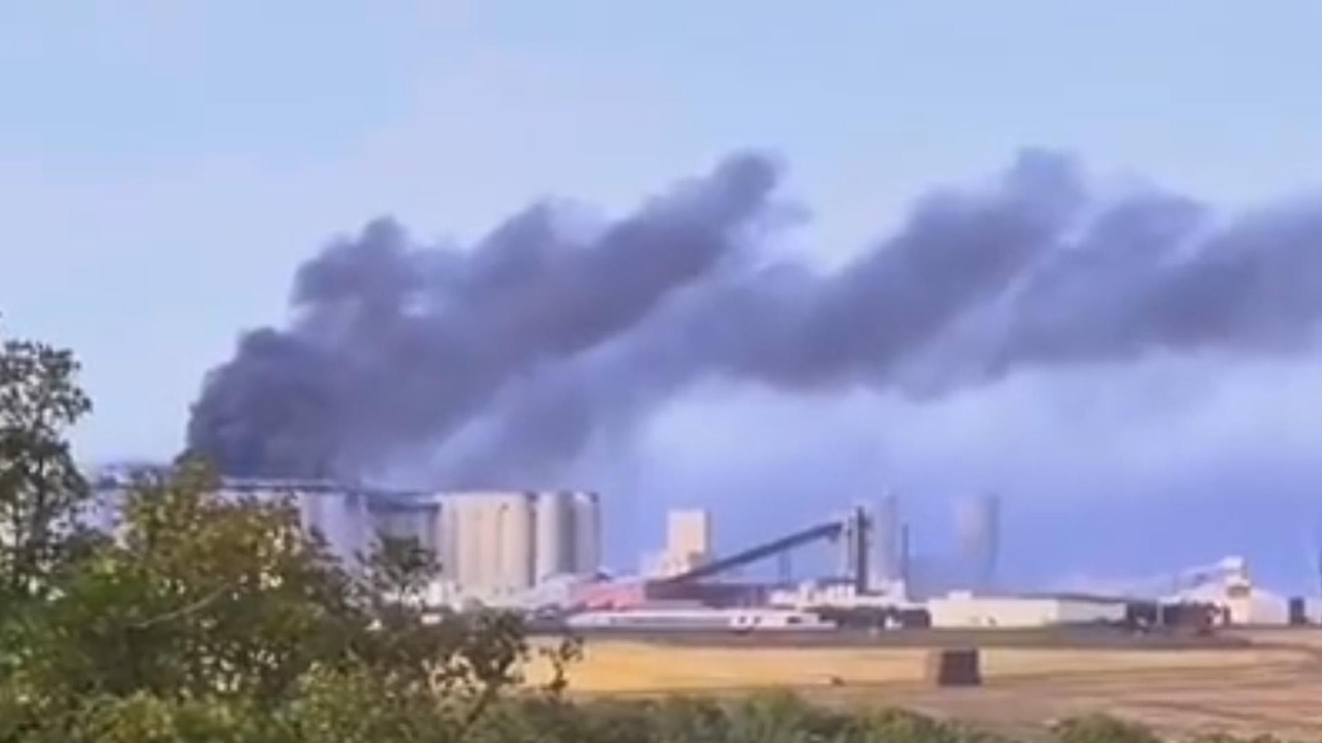 На юго-западе Франции произошел крупный пожар в зернохранилище