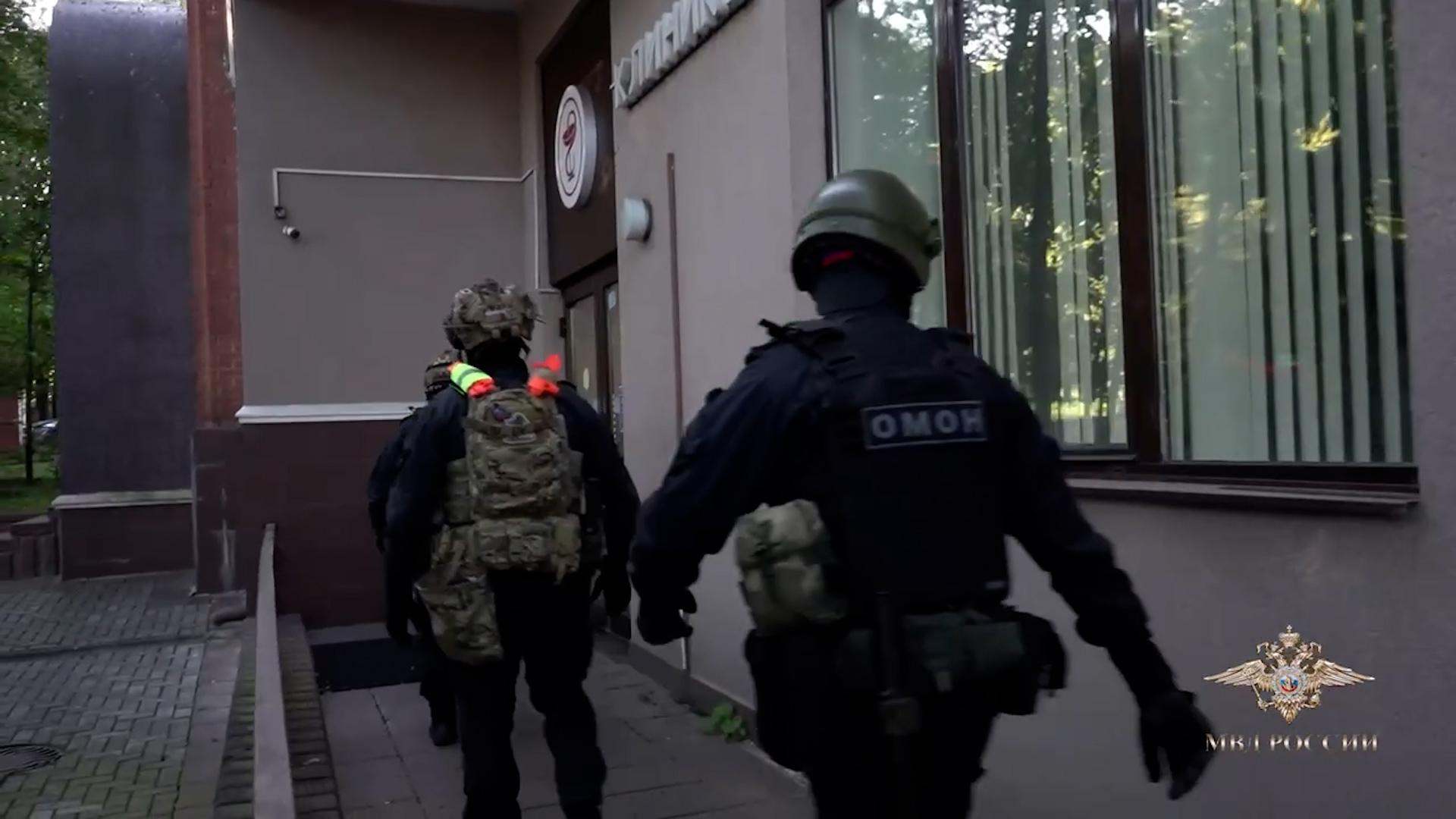 Полиция сообщила об обмане сотен пенсионеров в частной клинике в Москве