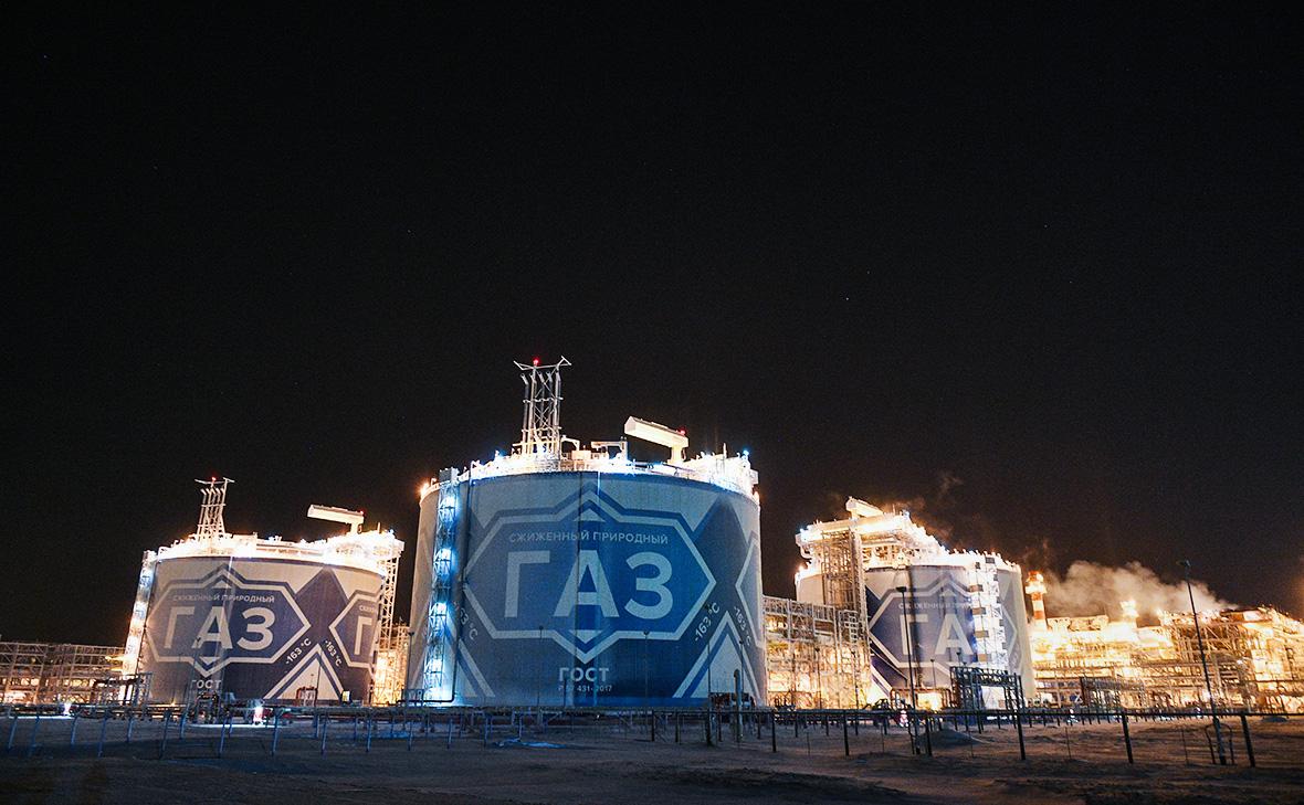 Завод по производству сжиженного природного газа &laquo;Ямал СПГ&raquo; в морском порту Сабетта на западном берегу Обской губы Карского моря