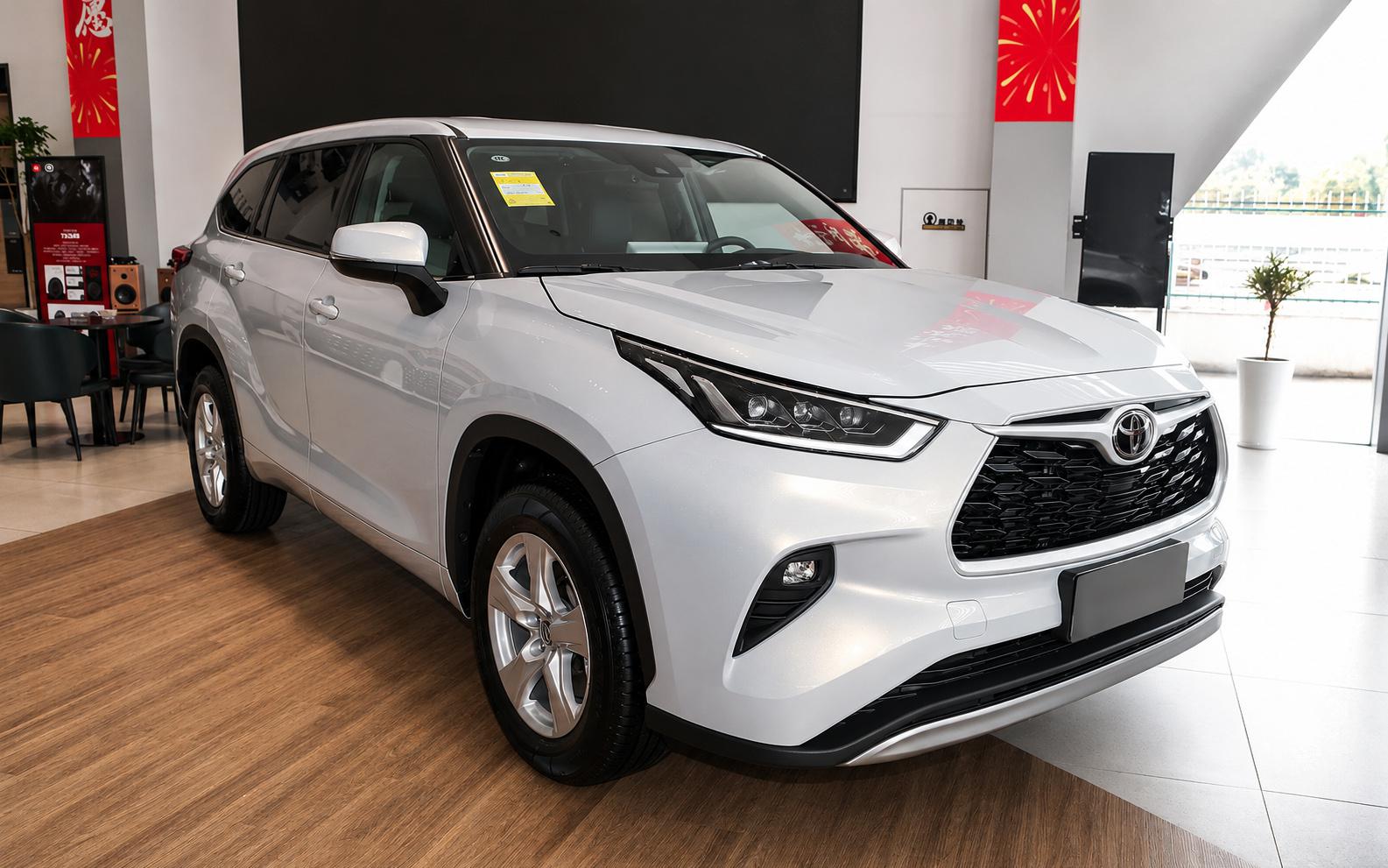 В России резко выросли продажи Toyota, Mazda и BMW. Модели, цены и опции