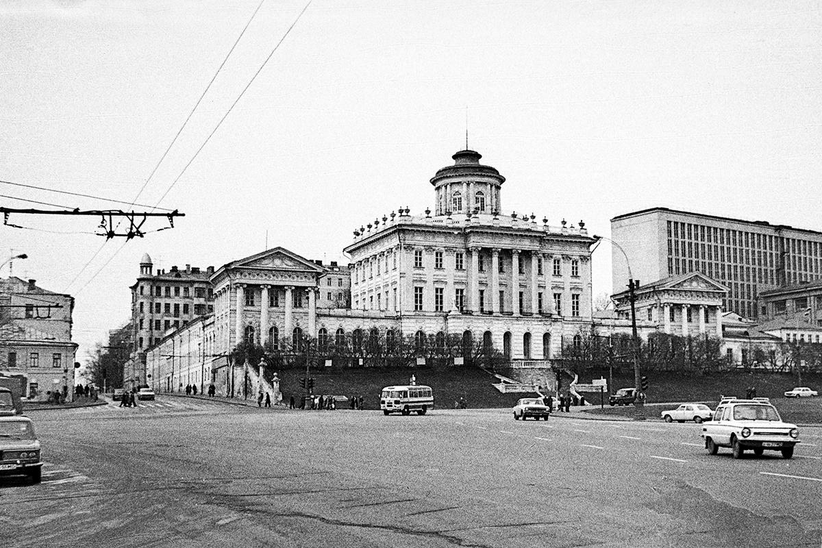 Дом Пашкова, 1982 год