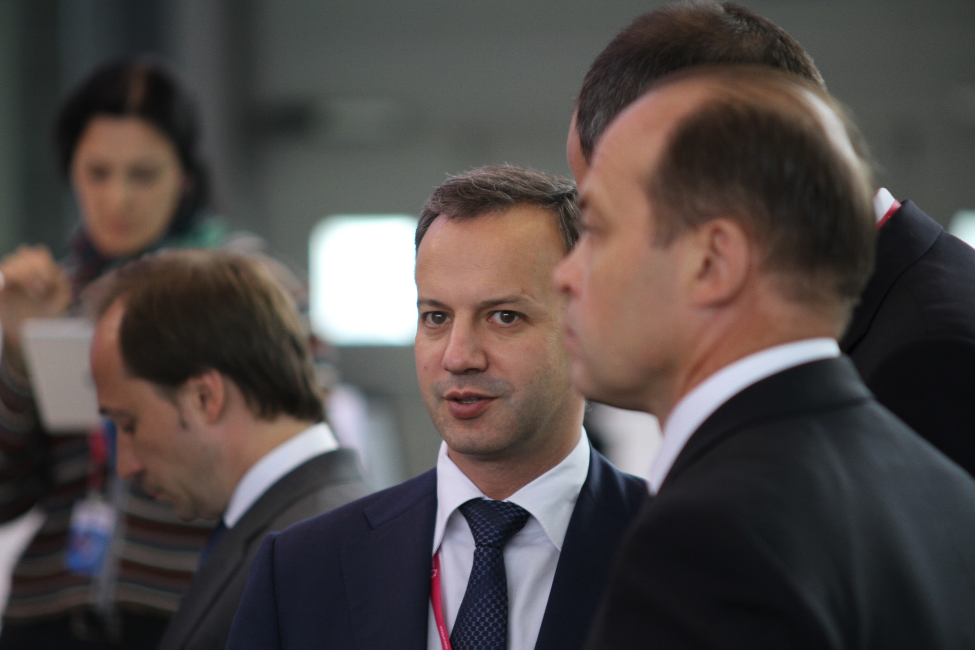 Вице-премьер Аркадий Дворкович сопровождал Дмитрия Медведева на выставке в Екатеринбурге.