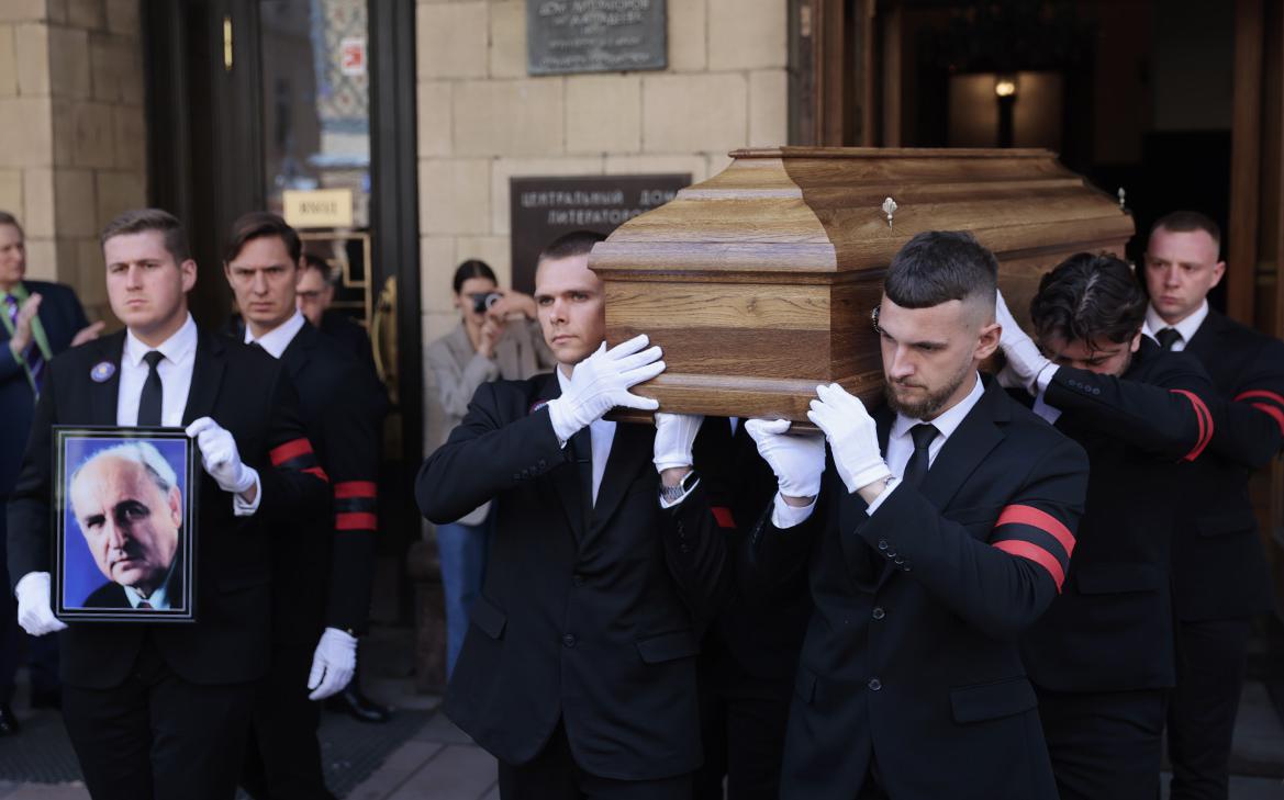 В Москве похоронили режиссера Валерия Ускова