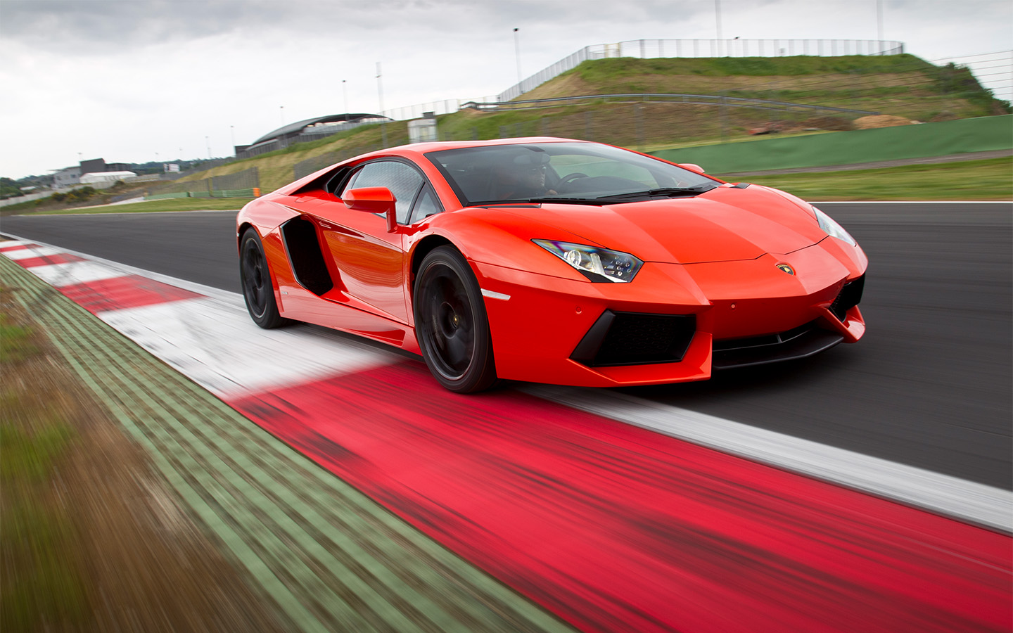 Lamborghini Aventador является самым быстрым автомобилем в коллекции актера