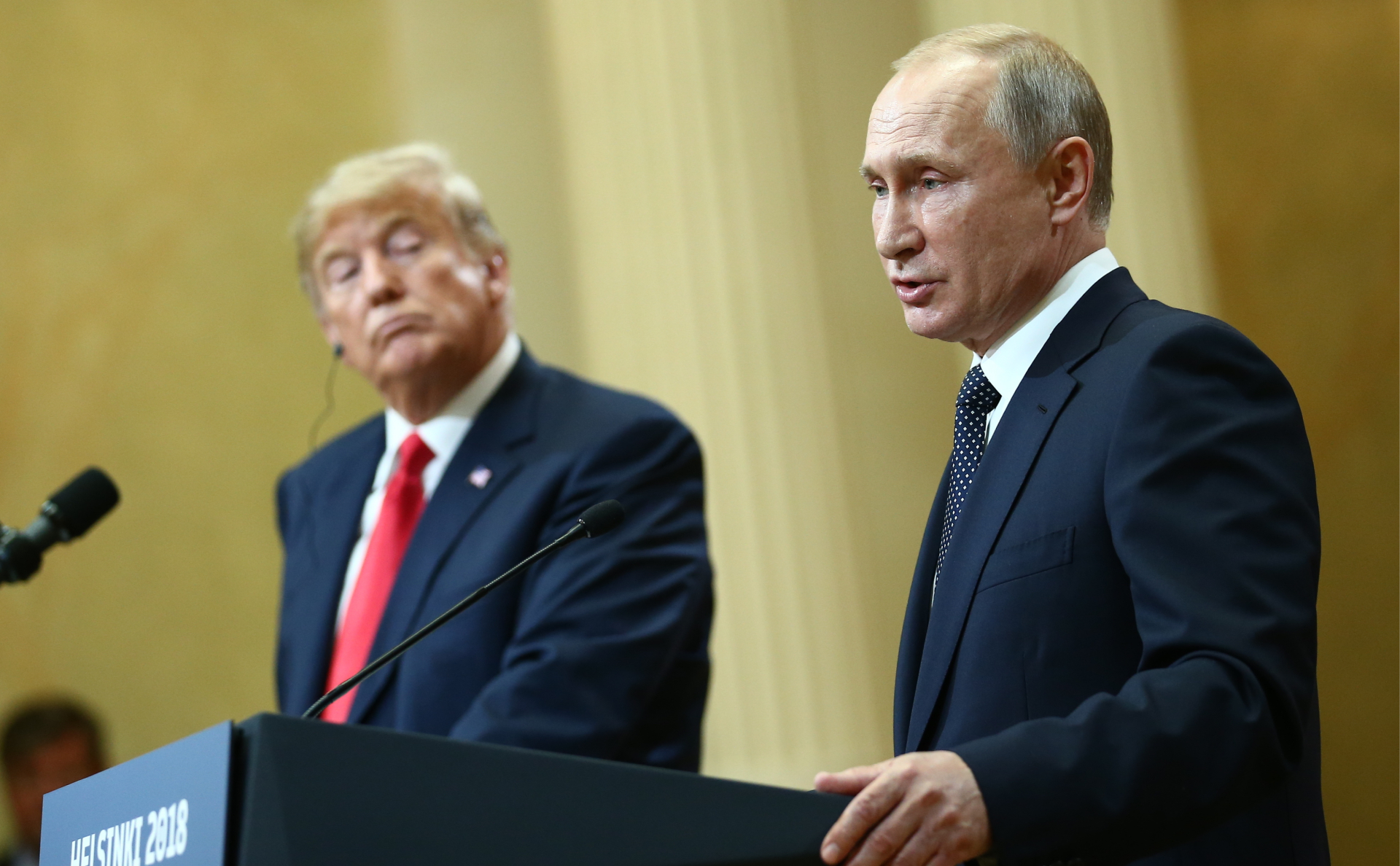Дональд Трамп (слева) и Владимир Путин