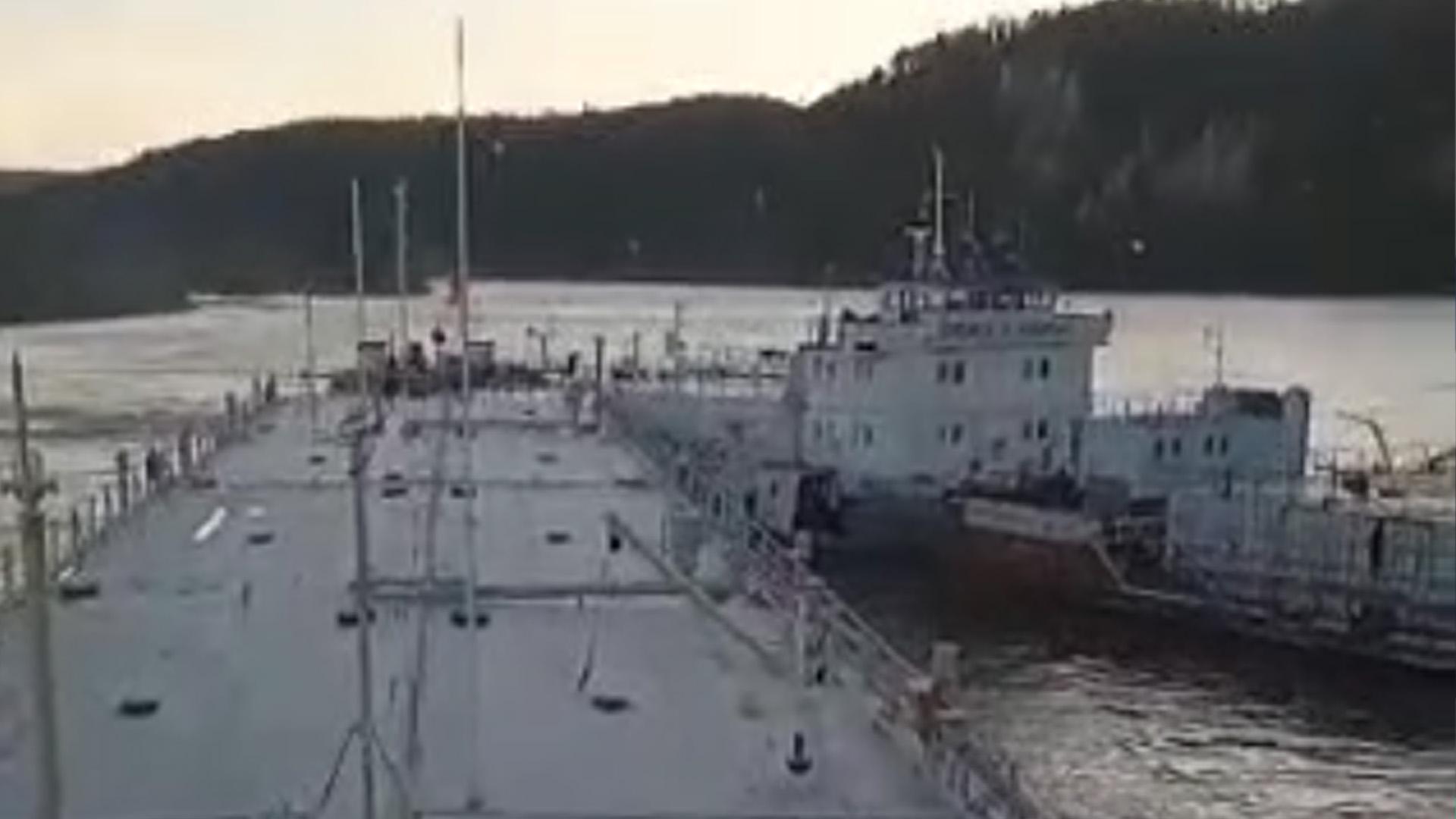 Два танкера столкнулись на реке Лене в Иркутской области