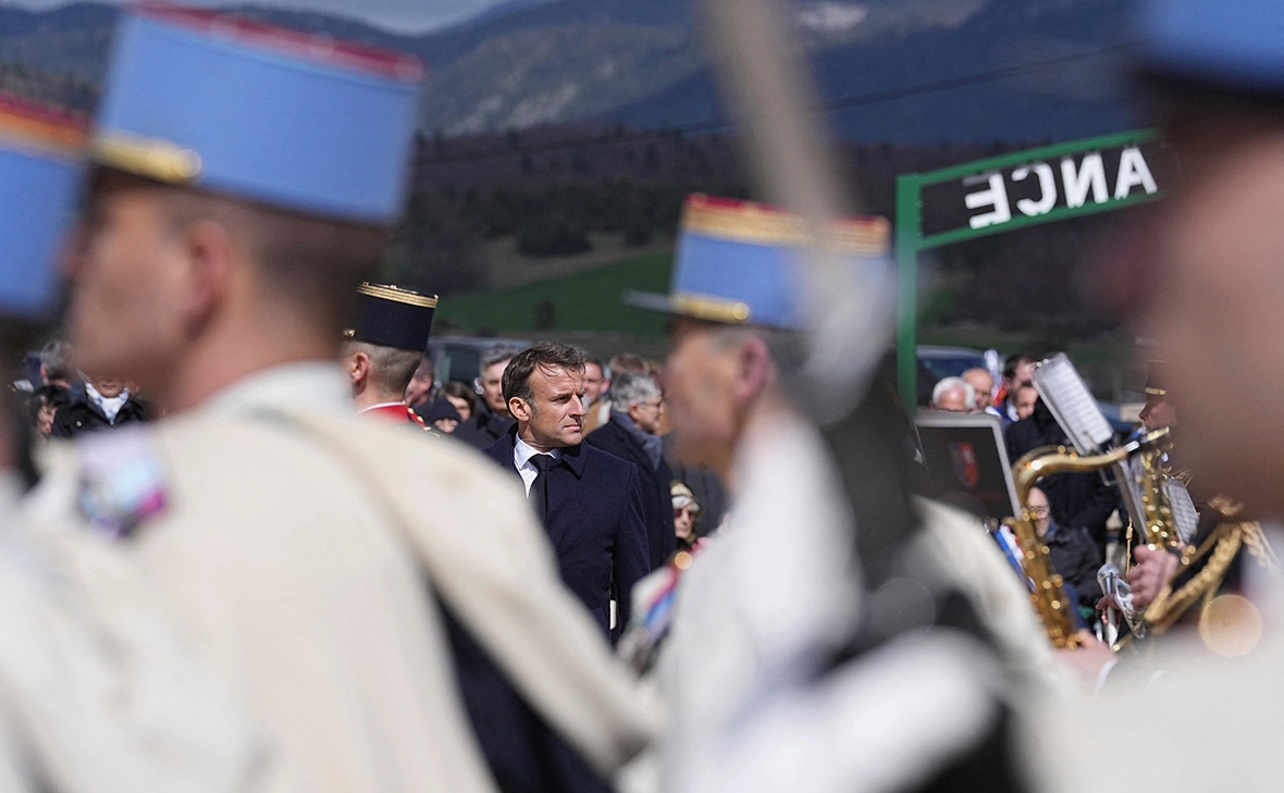 Laurent Cipriani / Reuters