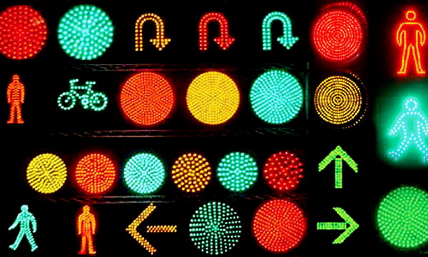 Пешеходные переходы оборудуют наземными светофорами