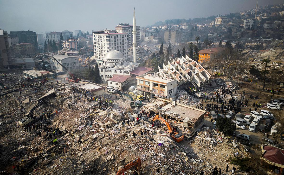 В ВОЗ указали на риск «вторичной катастрофы» после землетрясения в Турции"/>













