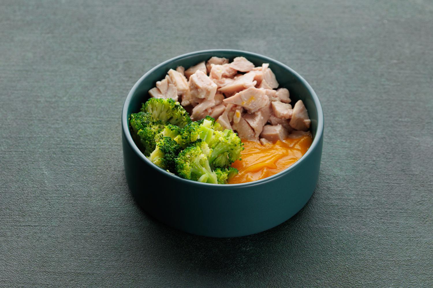 Фермерский цыпленок с тыквенным пюре и брокколи