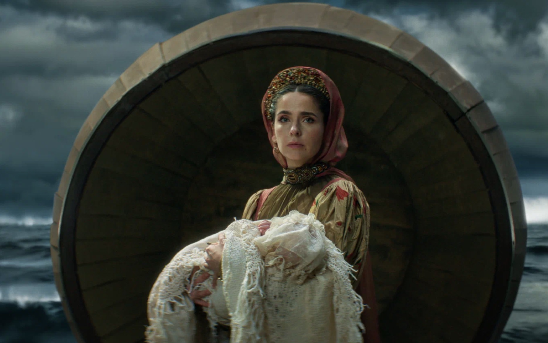 Лиза Моряк в роли Аннушки, матери князя Гвидона, оговоренной злыми сестрами. Кадр из фильма «Сказка о царе Салтане»