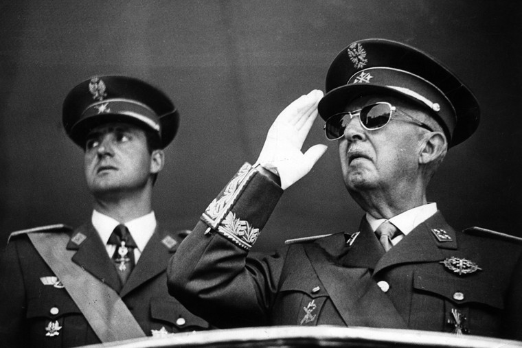 В 1969г. диктатор Франсиско Франко объявил Хуана наследником испанского престола против воли его отца, герцога Барселонского.