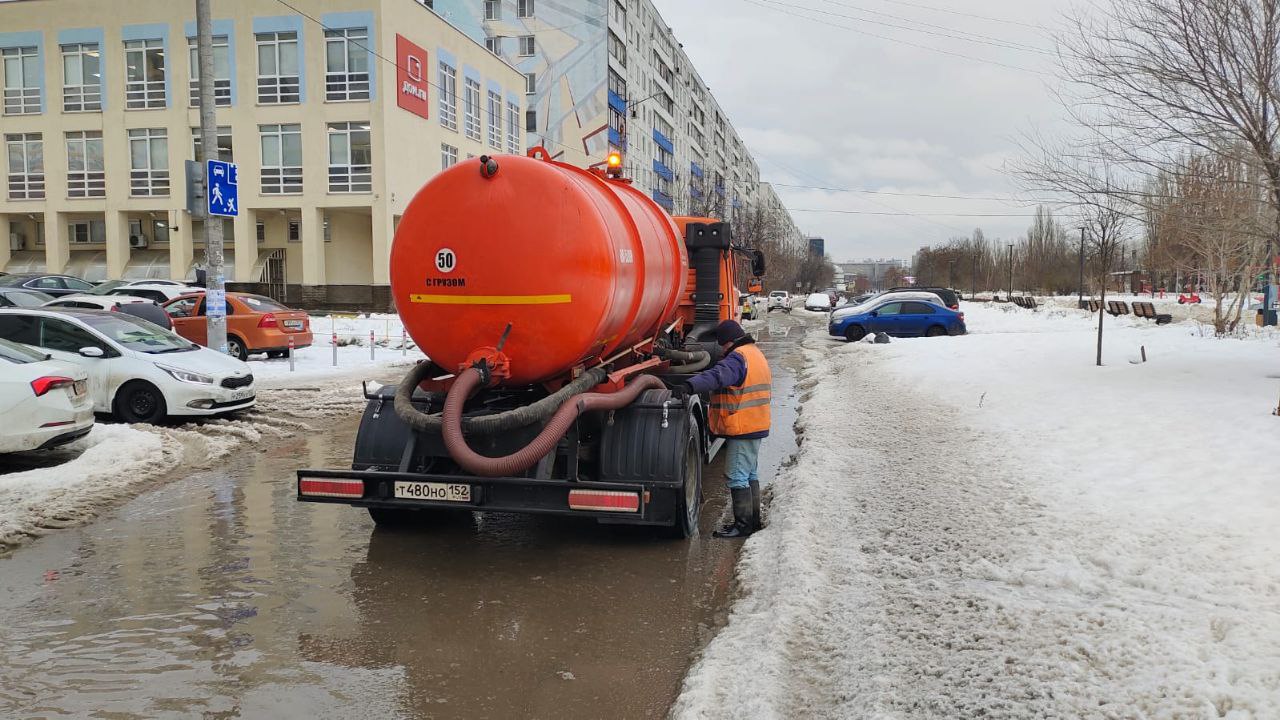 Дорожные службы Нижнего Новгорода готовят водооткачивающую технику