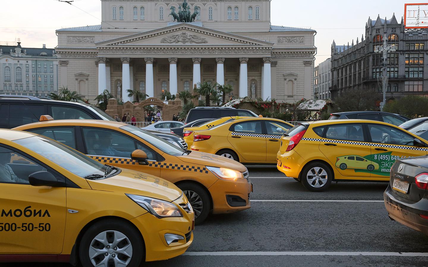 В Госдуме предложили увеличить штрафы для таксистов-мигрантов