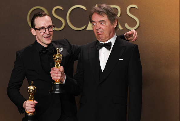 «Лучший анимационный короткометражный фильм» &mdash; «Девушка с жемчужными слезами». Среди номинантов был российский режиссёр Константин Бронзит («Три сестры»), однако статуэтка досталась канадской работе.