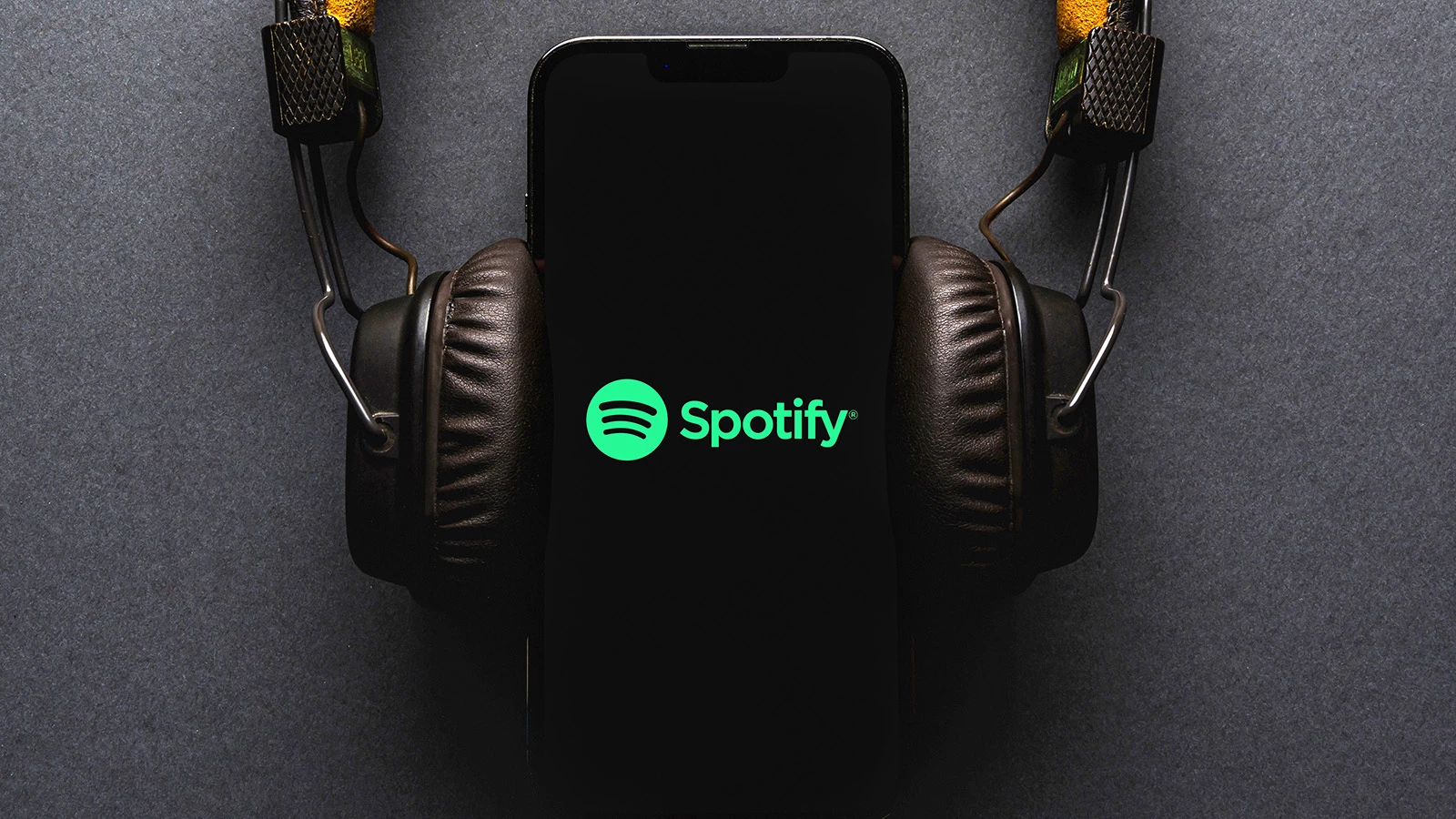 Spotify назвал топ-20 самых прослушиваемых артистов. Кто в списке