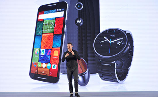 Вице-президент Motorola Mobility Джим Викс на презентации новых смартфонов в Китае