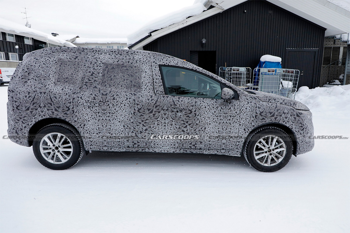 Универсал Dacia Logan нового поколения впервые заметили на тестах. Фото