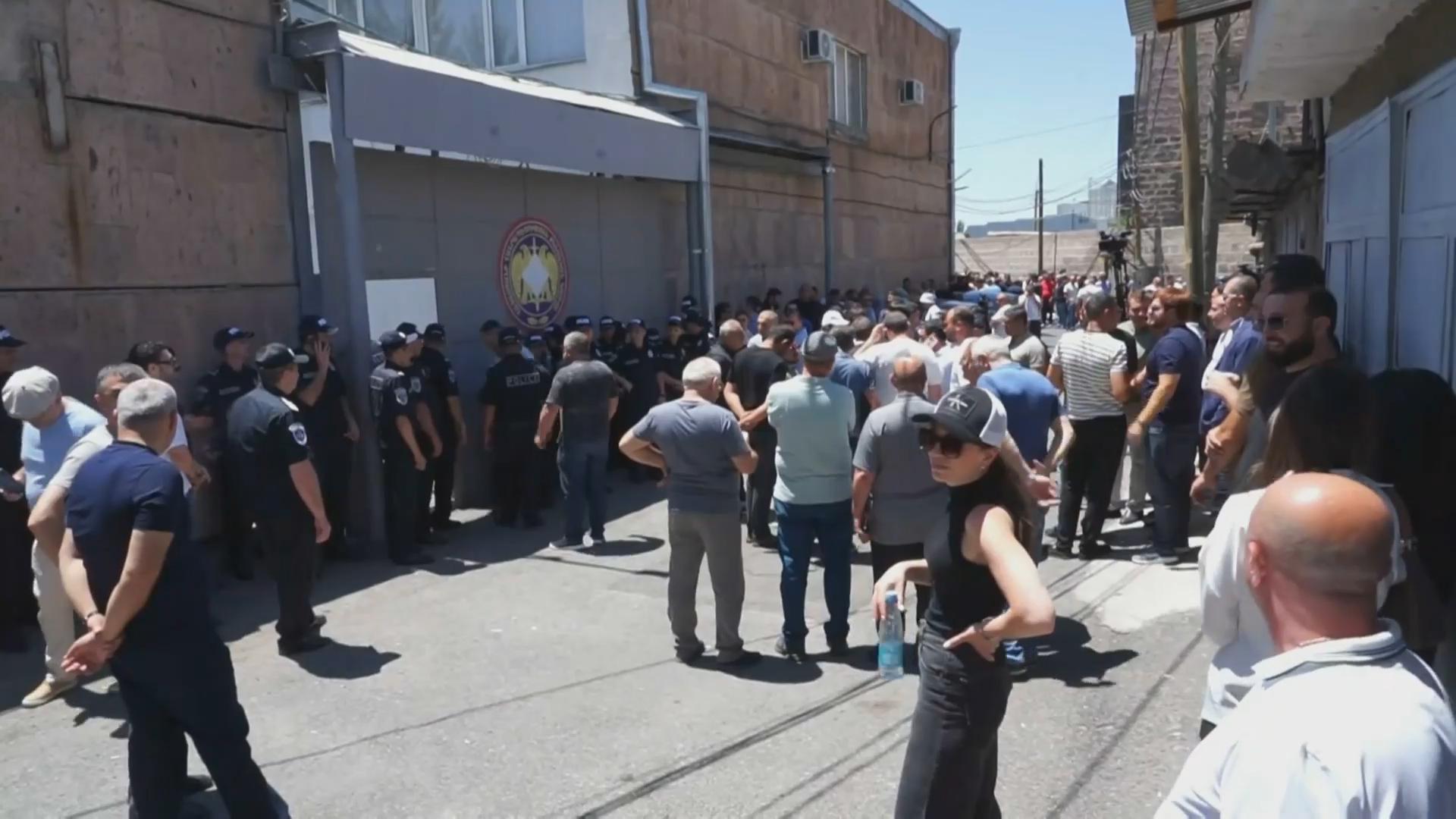 Шапша ответил Пашиняну на сравнение деревни под Калугой с Арменией