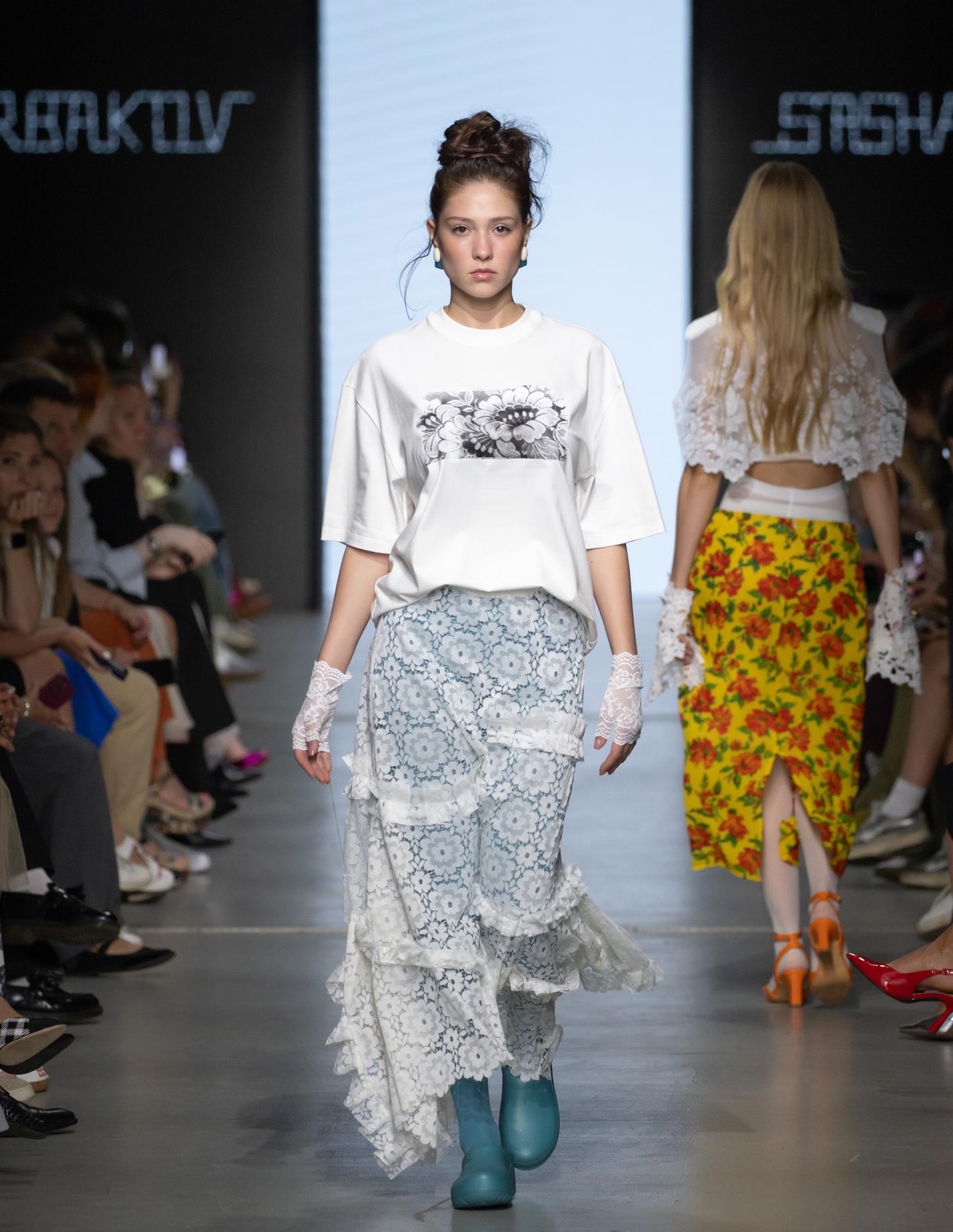 Показ коллекции «Цветут сады в душе» в рамках пятой Московской недели моды