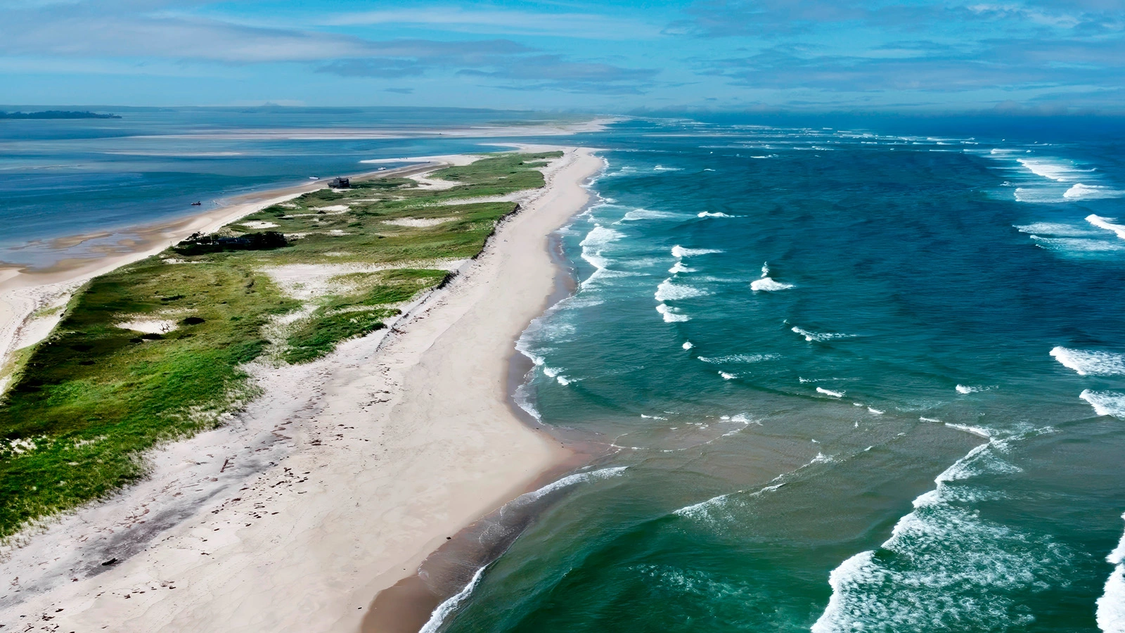 В перспективе купание в открытом море уступит место отдыху в бассейне с видом на море, считает океанолог Филипп Сапожников