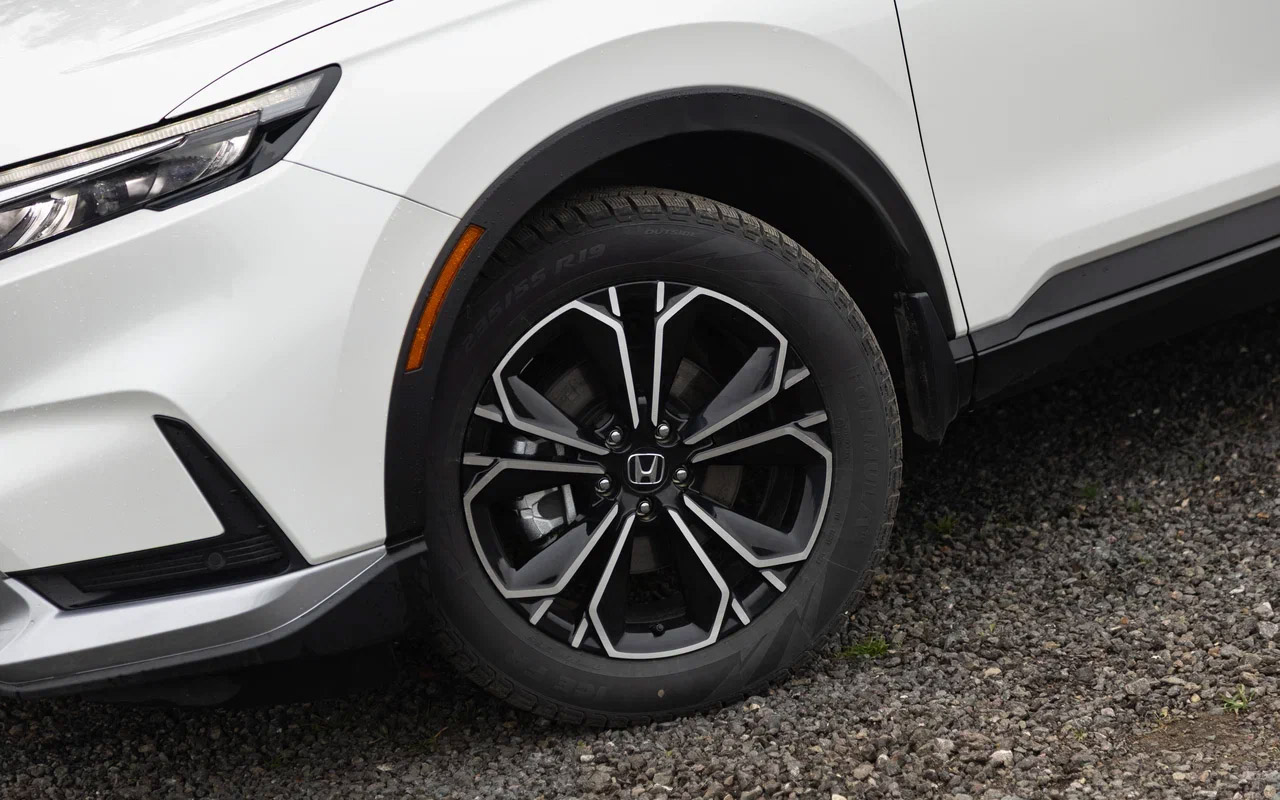 В базовом исполнении Honda CR-V идет на&nbsp;18-, а на двух старших &mdash; на 19-дюймовых колесах