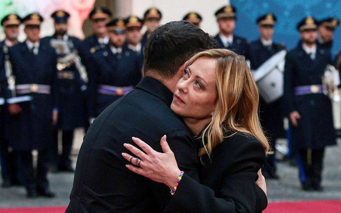 Corriere узнала о давлении Мелони на Зеленского для «болезненных уступок»