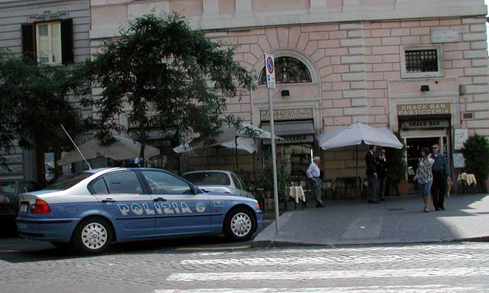 Глава римской полиции уволен за парковку в неположенном месте