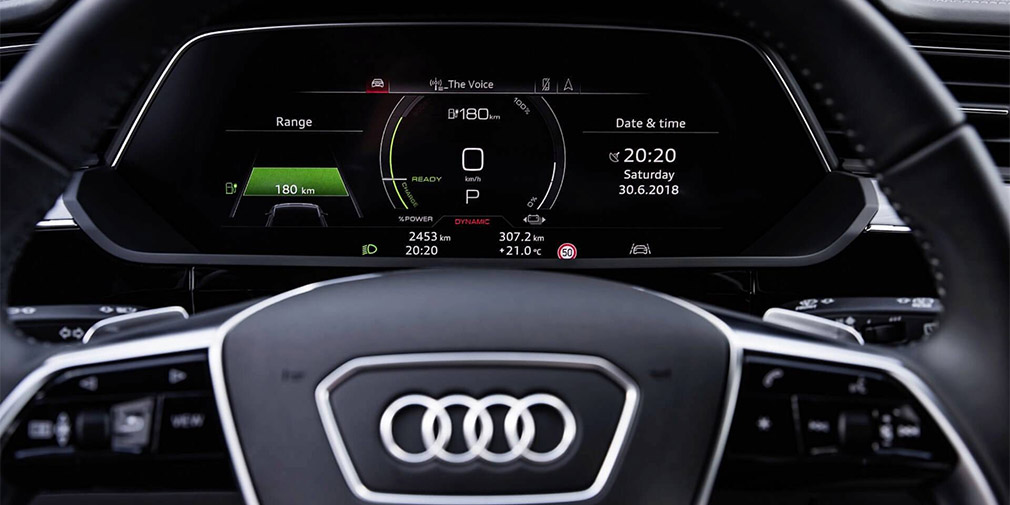 Audi показала интерьер первого в истории электрического кроссовера