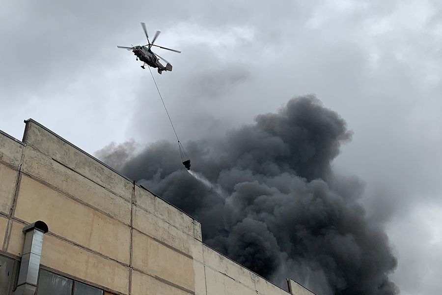 К тушению привлекли​ 120 человек, более 40 единиц техники, в том числе два вертолета